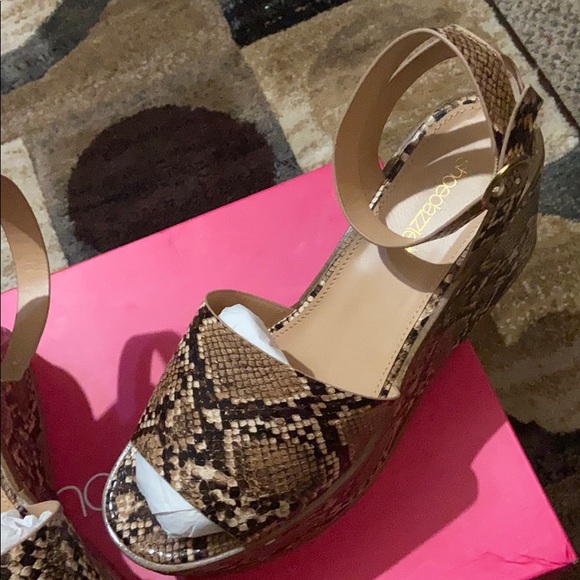 Emilija Platform Wedges☺️ - Picture 3 of 5